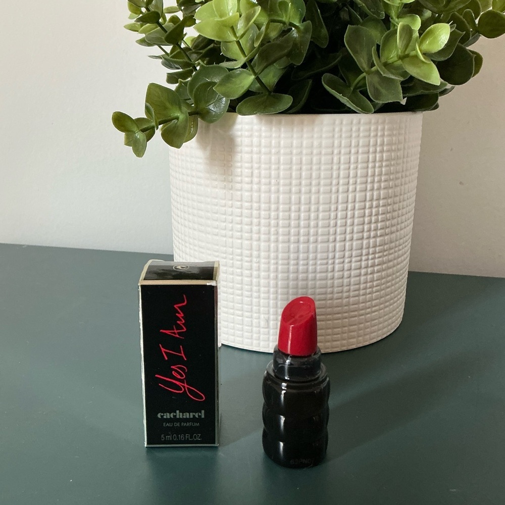 Cacharel - Yes I Am‎ Red Lipstick 5ml NEW
